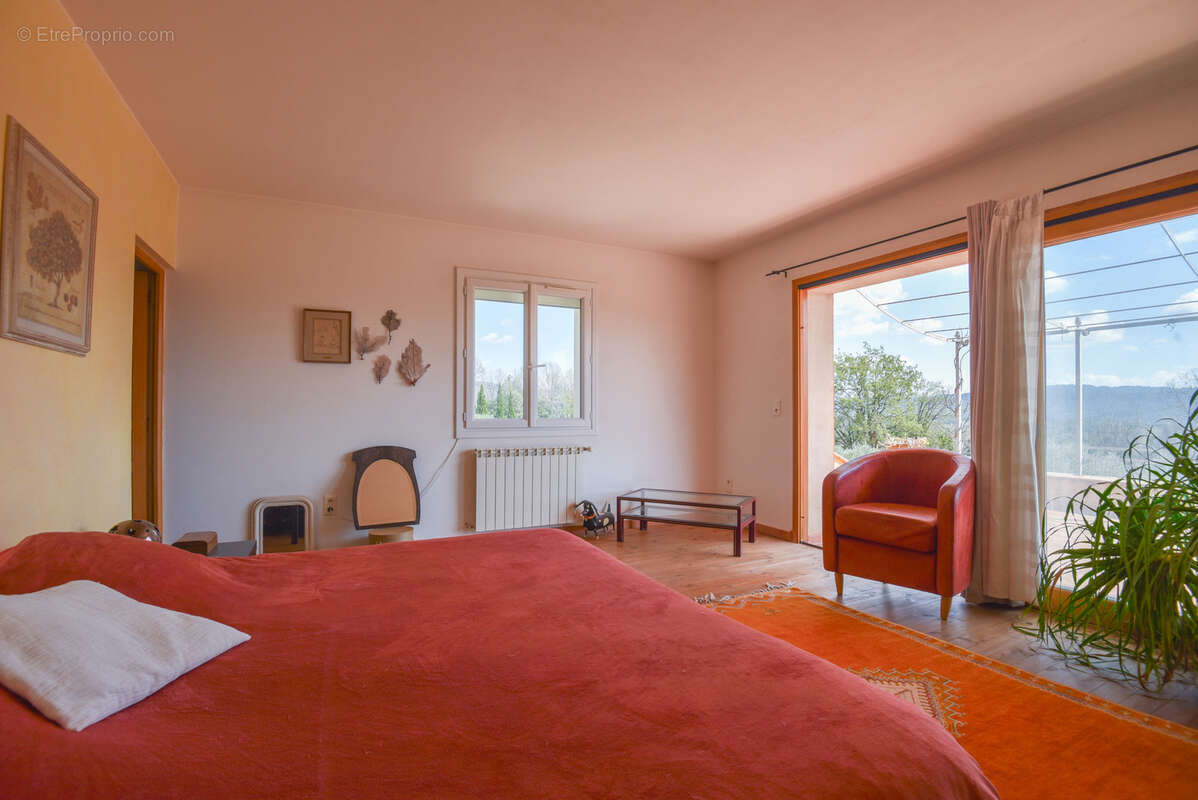 Maison à VILLECROZE