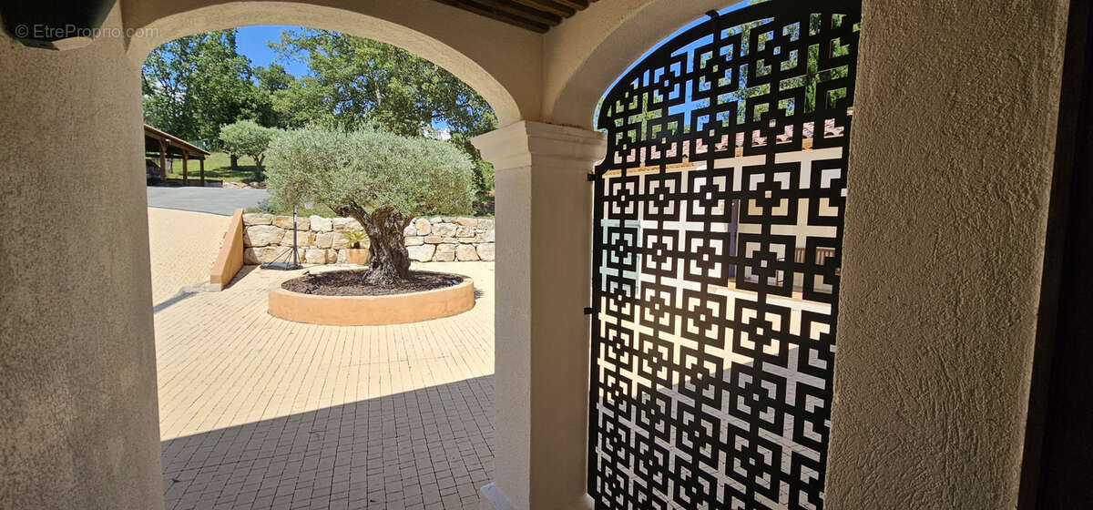 Maison à BAGNOLS-EN-FORET