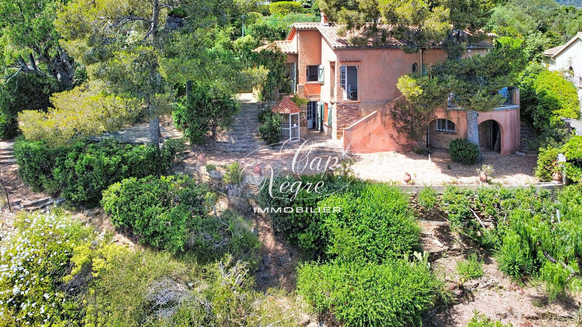 Charmante villa d'epoque avec vue mer panoramique - photo 16