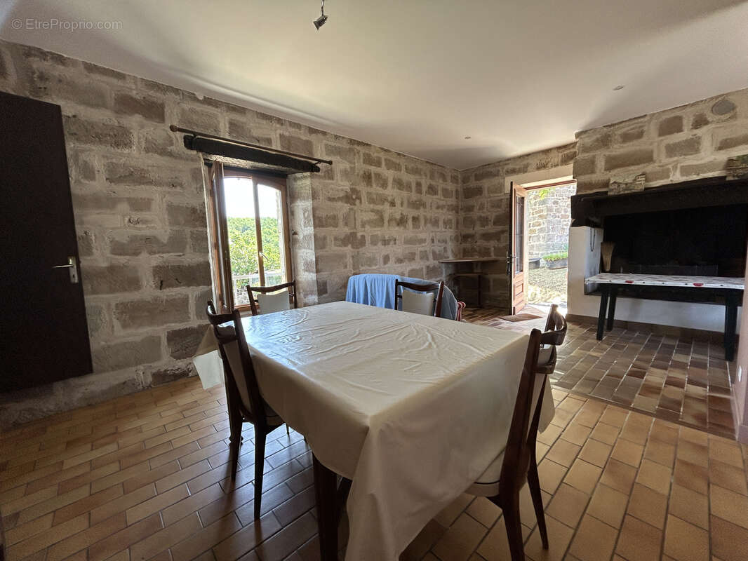 Maison à BRIGNAC-LA-PLAINE