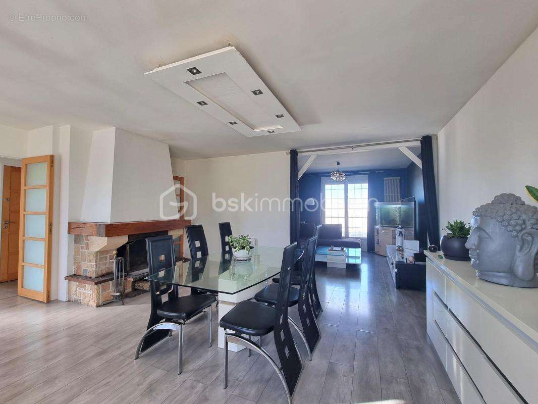 Maison à JOUY-LE-CHATEL