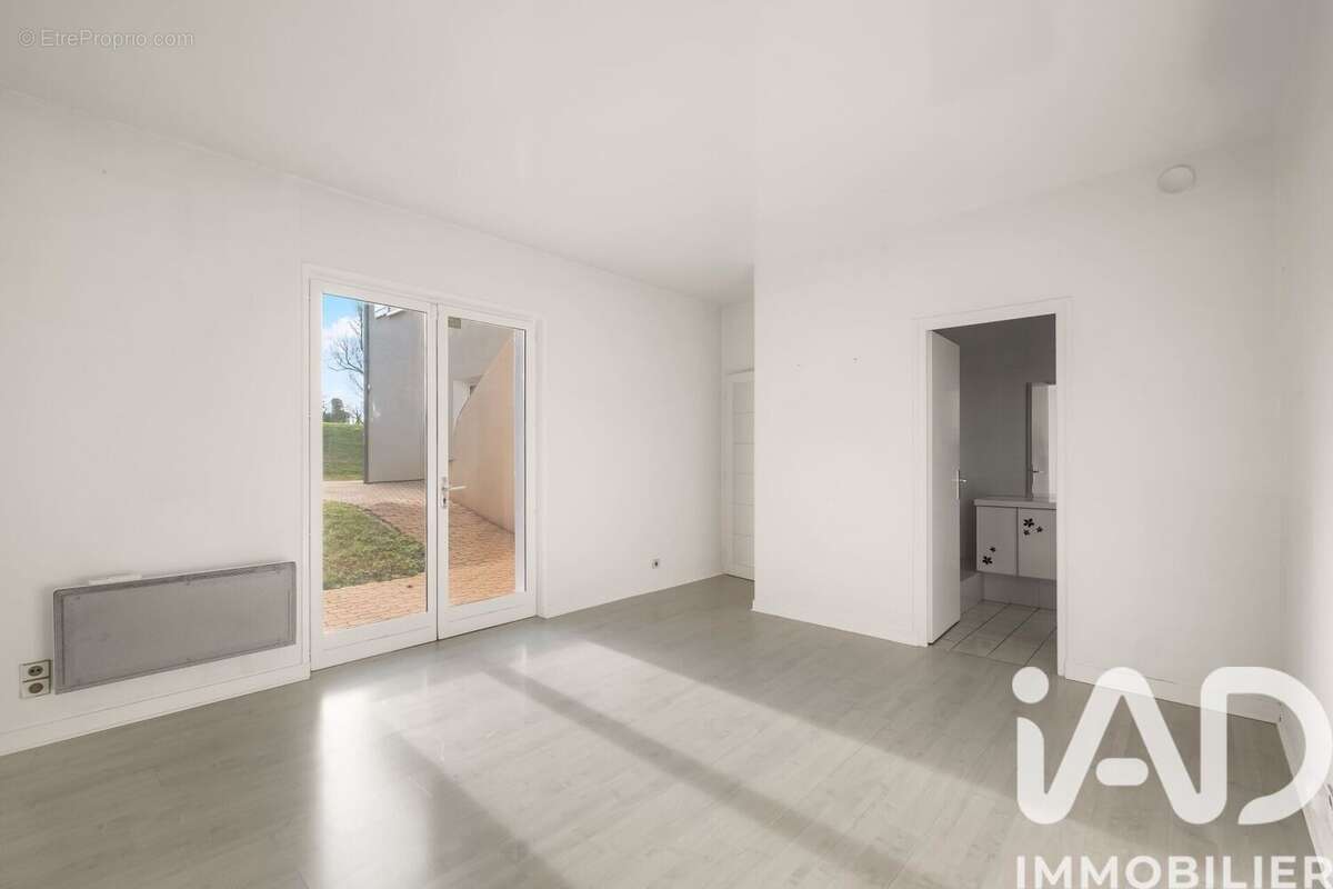 Photo 9 - Maison à SAINT-GENIS-LAVAL