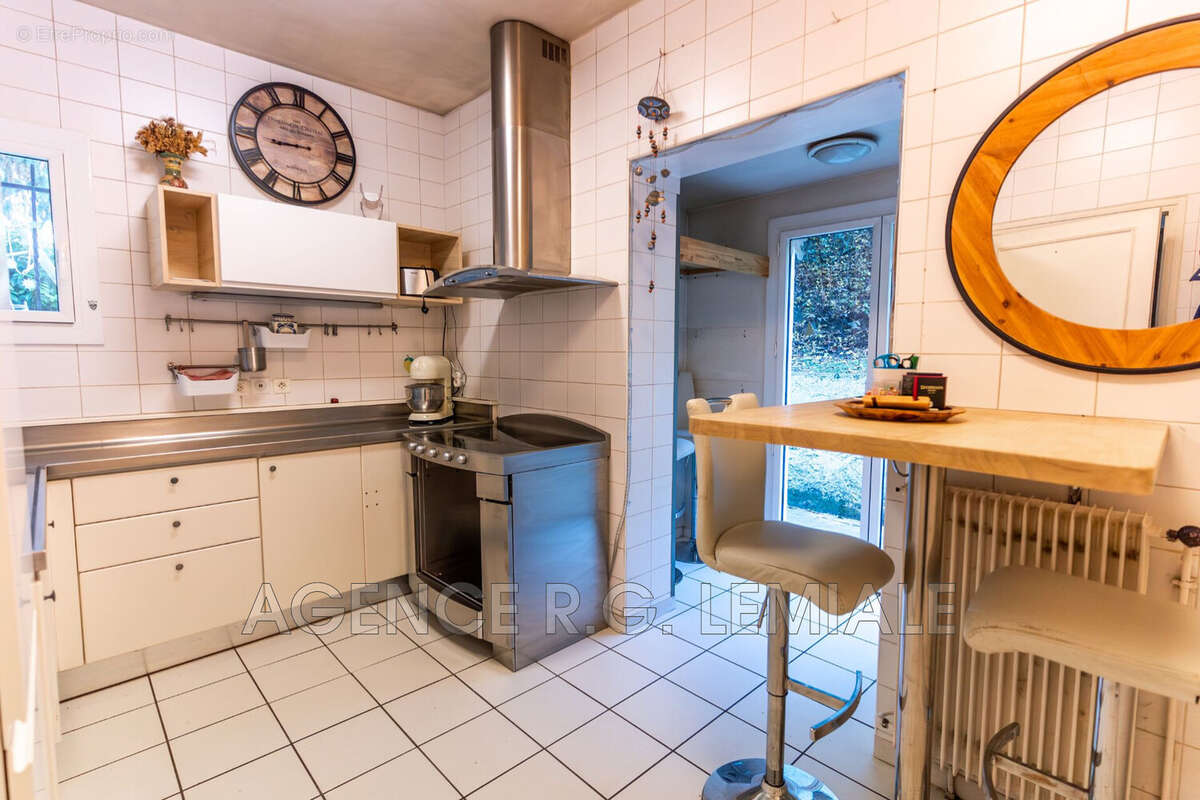 Maison à LE MESNIL-LE-ROI