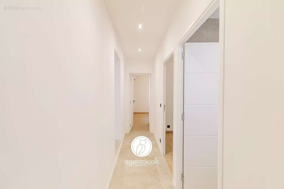 Appartement à SAINT-LAURENT-DU-VAR