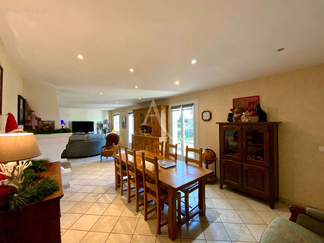 Maison à ALLAS-BOCAGE