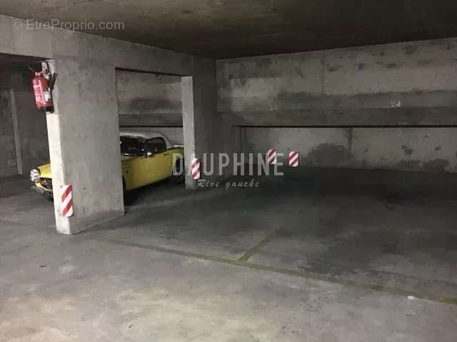 Parking à PARIS-6E