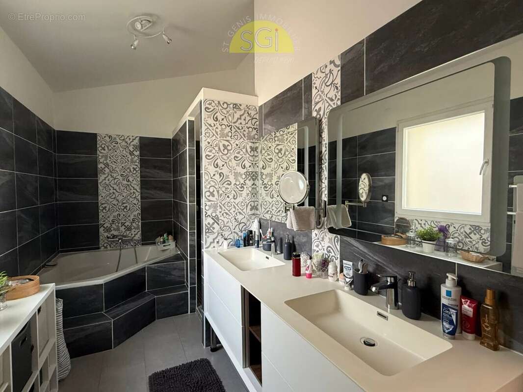 Maison à SAINT-GENIS-DES-FONTAINES