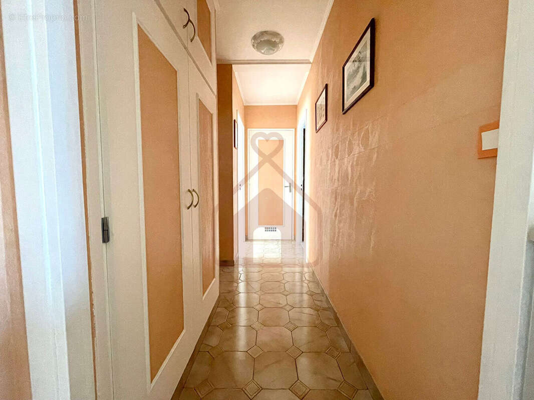 Appartement à L&#039;HAY-LES-ROSES