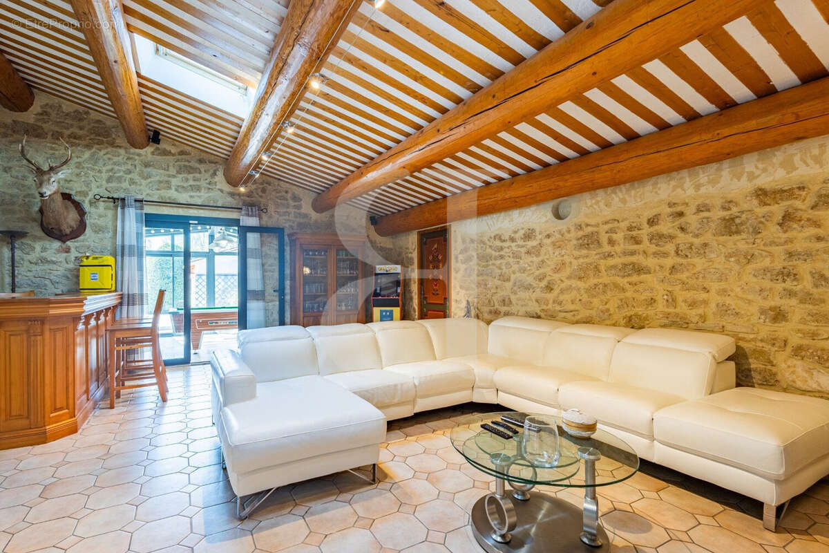 Maison à PERNES-LES-FONTAINES