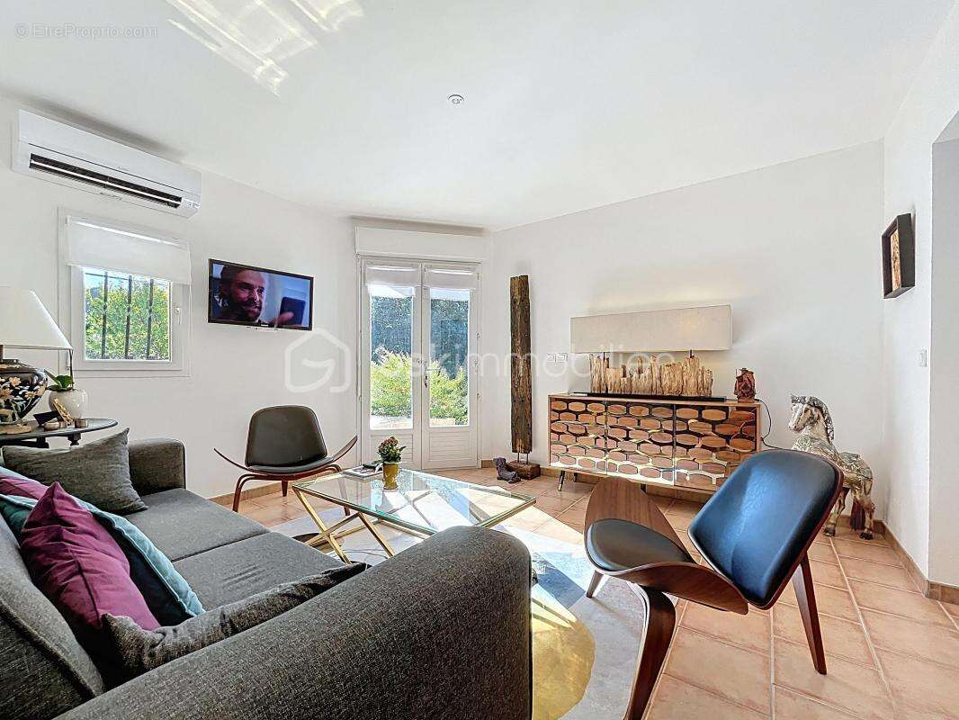 Maison à SAINT-HIPPOLYTE-DE-MONTAIGU