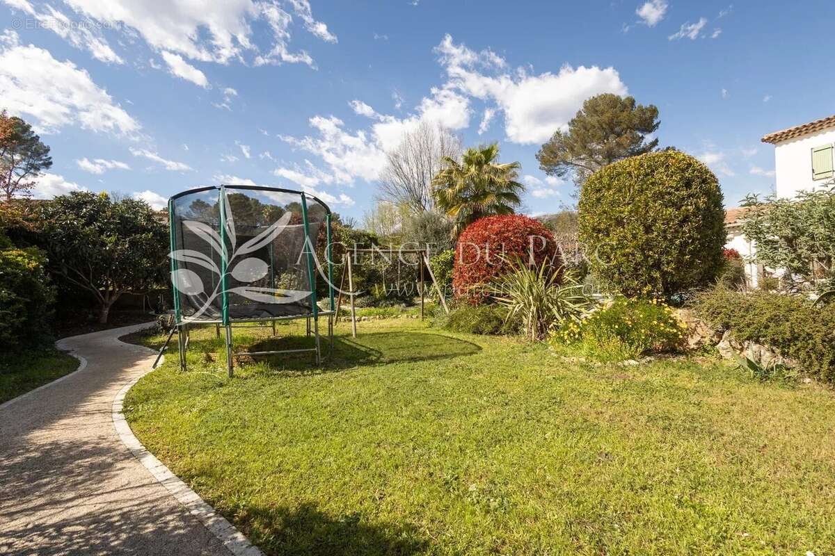 Maison à ROQUEFORT-LES-PINS