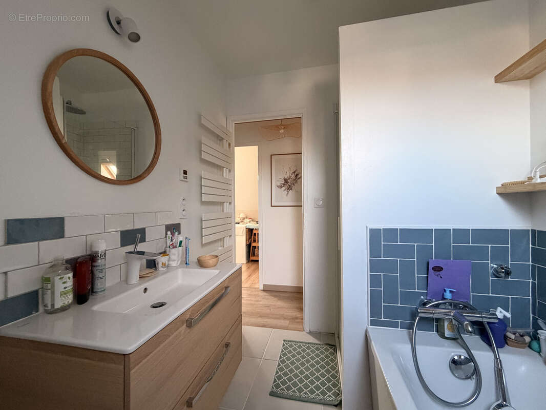 Maison à SAINTE-SABINE-SUR-LONGEVE