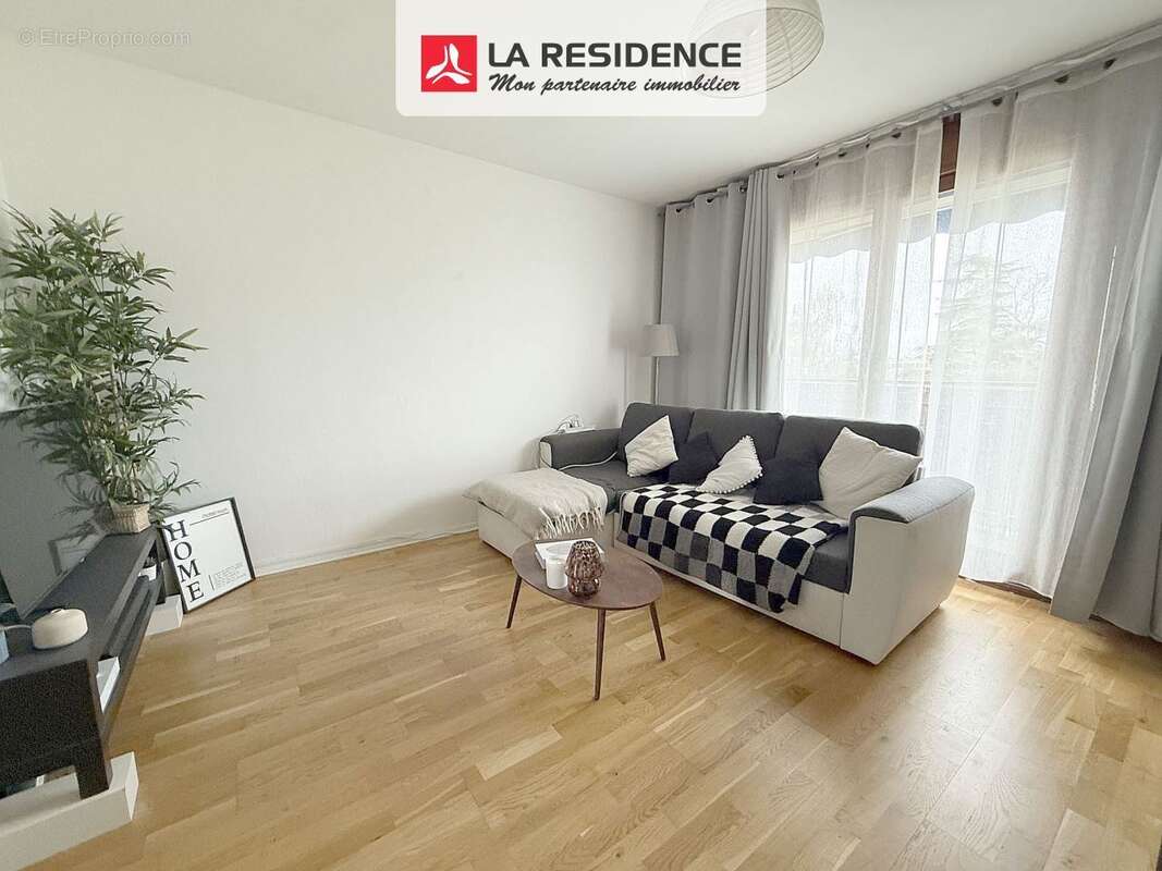 Appartement 35 m² à Velizy-Villacoublay  - photo 2
