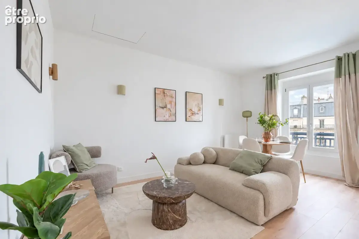 Appartement d’exception   Dernier étage avec ascenseur et vue sur Eglise de Saint-Ambroise- Photos réelles du - photo 2