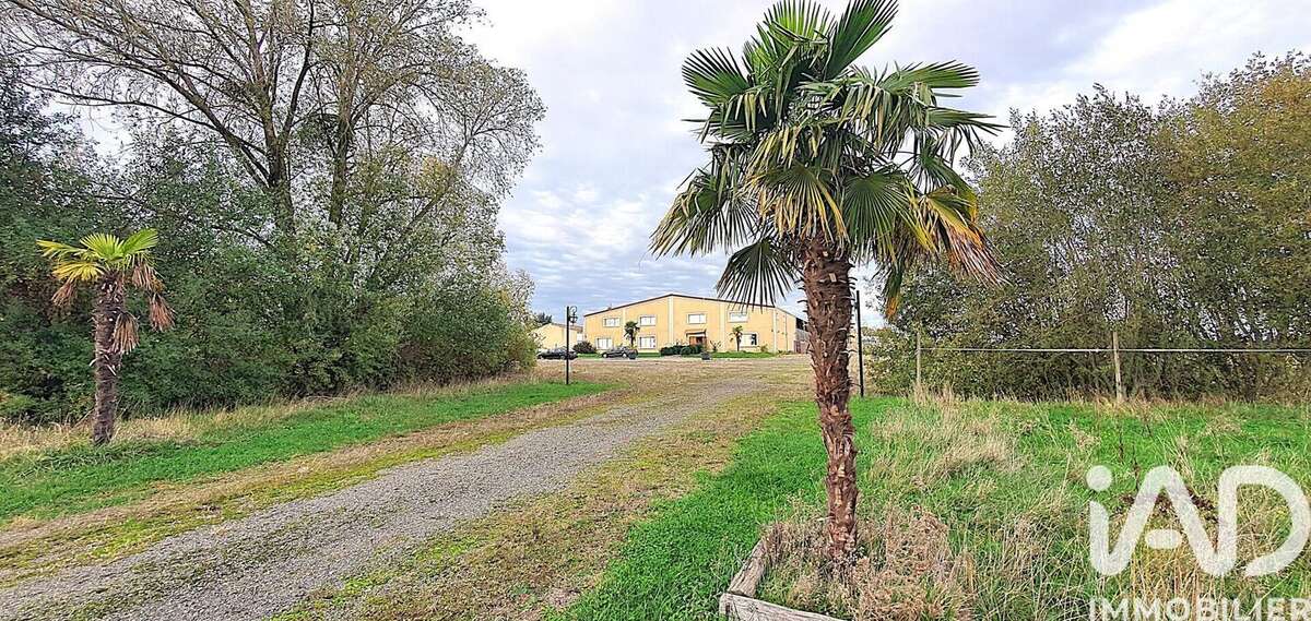 Photo 4 - Commerce à DAMMARTIN-EN-SERVE