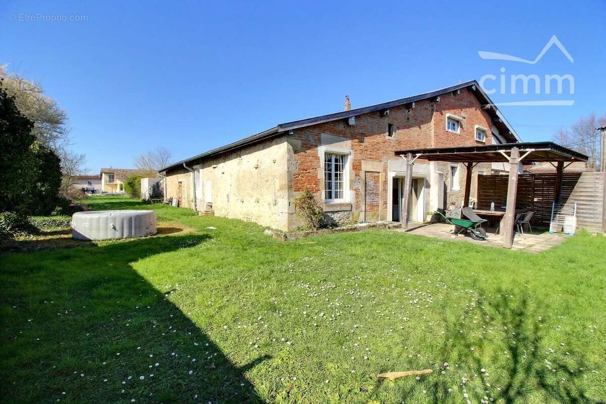 Maison à NEUVILLE-SUR-ORNAIN