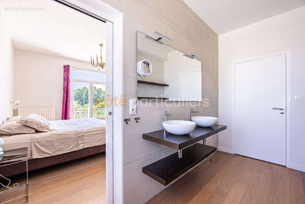 Propriété d'exception unique -- 410 m2 habitable -- 23 714 m2 de parc arboré -- proche de nantes - photo 9