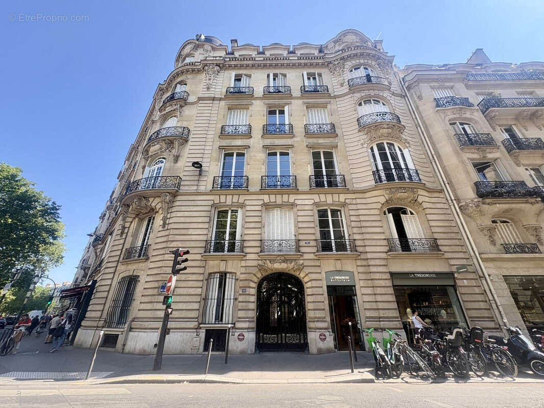 Appartement à PARIS-7E