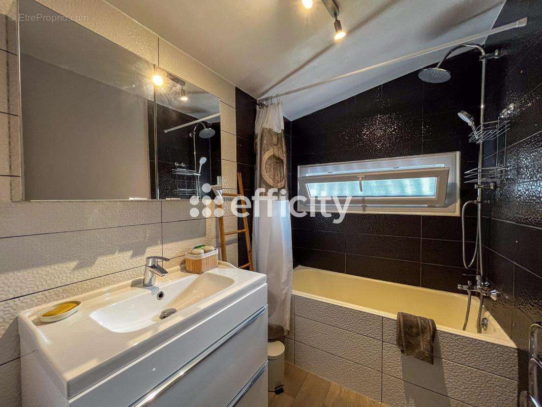 Maison 65 m² à Bourbon-Lancy  - photo 9