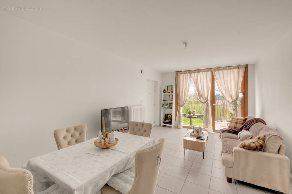 Appartement à BEAUZELLE