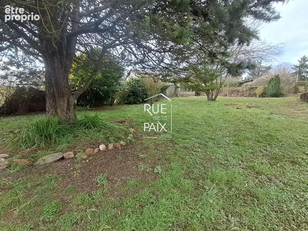 Maison familiale avec dépendances à Dangé-Saint-Romain - photo 12