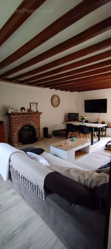 Maison à AZAY-LE-FERRON