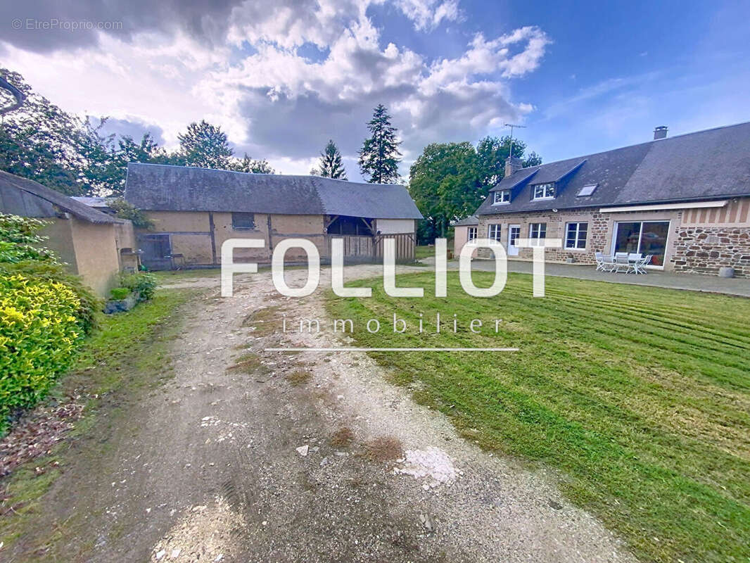 Maison à SAINT-HILAIRE-DU-HARCOUET