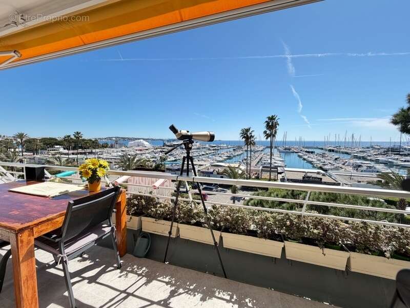 Appartement à VALLAURIS
