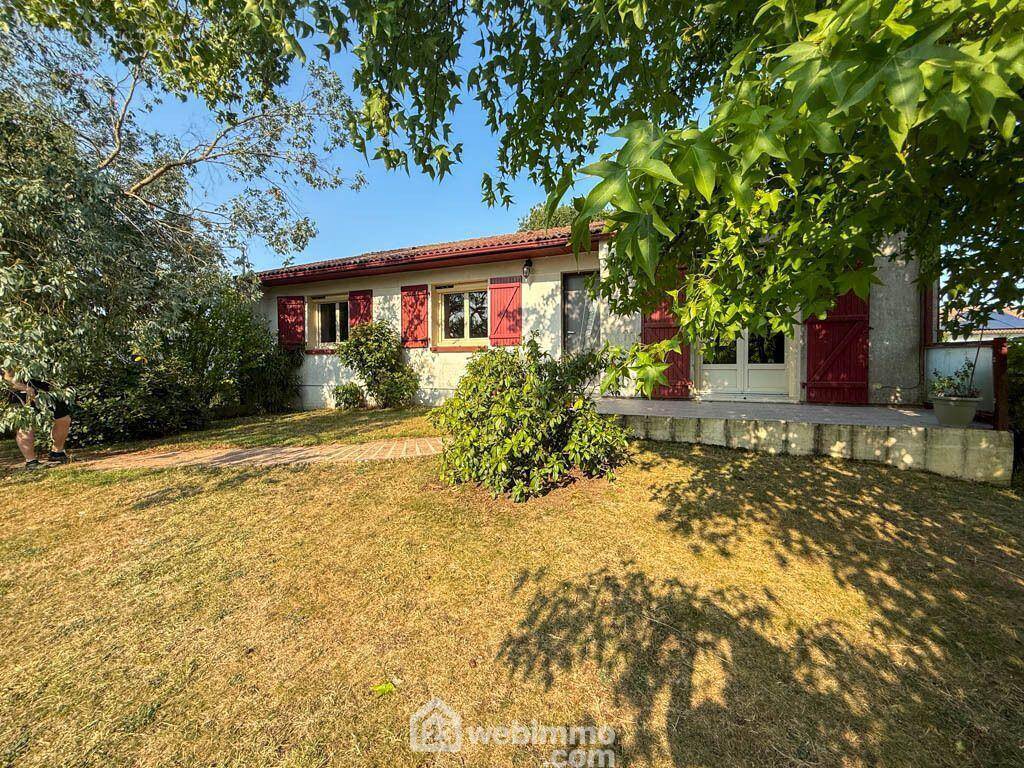 Située à 10 minutes de POUZAUGES, cette maison de 94 m² propose : - Maison à SAINT-MESMIN