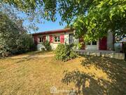 Située à 10 minutes de POUZAUGES, cette maison de 94 m² propose : - Maison à SAINT-MESMIN