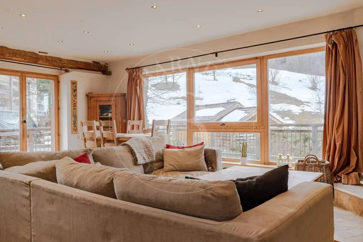 Maison à LES ALLUES