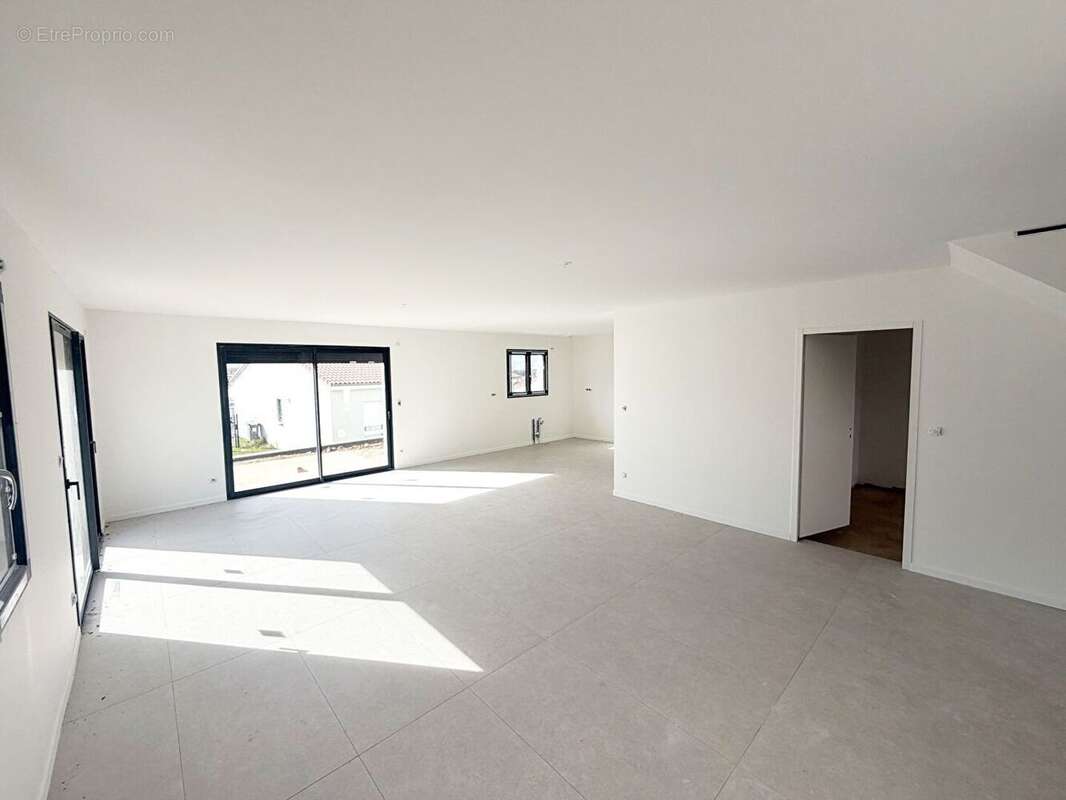 Maison à VIC-LE-COMTE