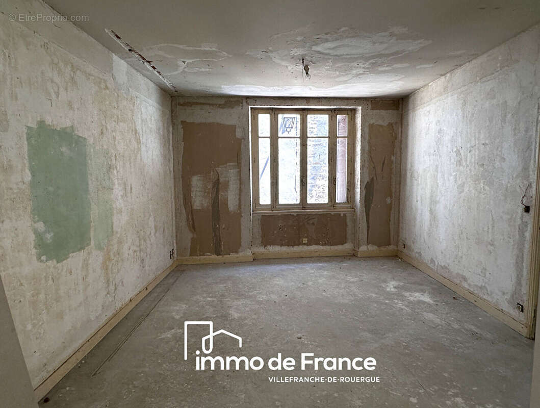 Villefranche De Rouergue, maison à terminer d'aménager, T3 de 60 m² sur 2 garages - photo 4