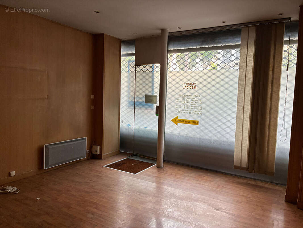 Local commercial à vendre - Paris 20 - photo 2