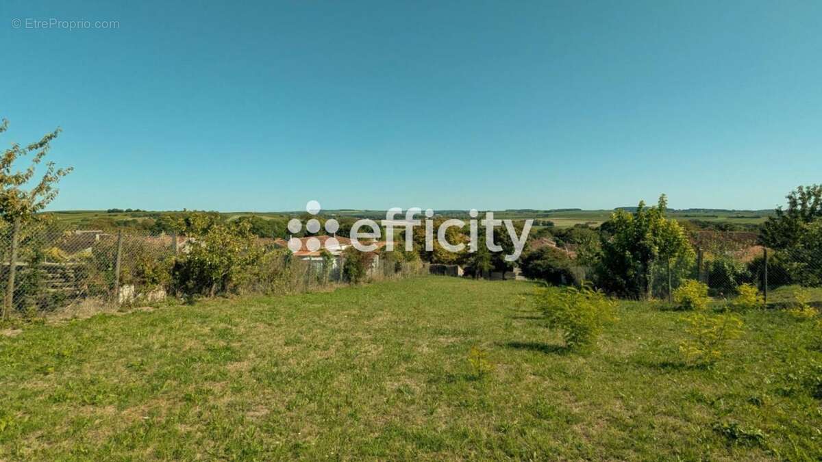 Maison à ANGEAC-CHAMPAGNE