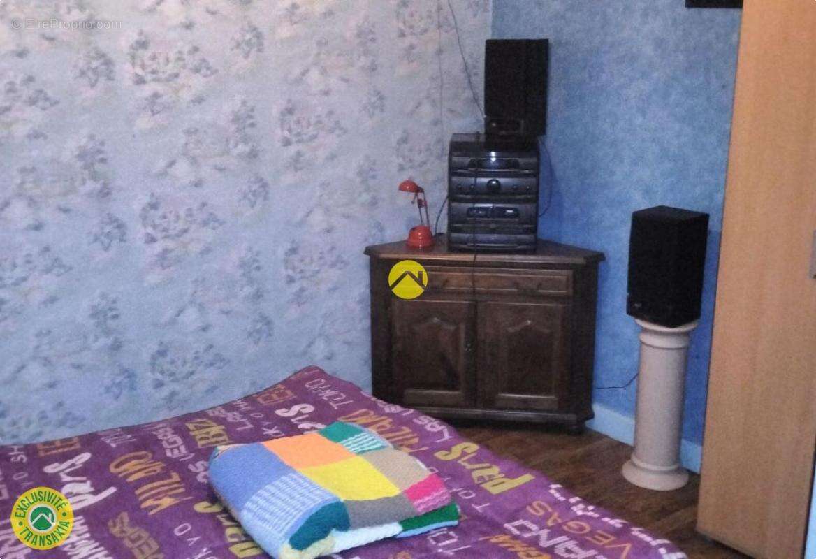 Maison à SAINT-JULIEN-LA-GENETE