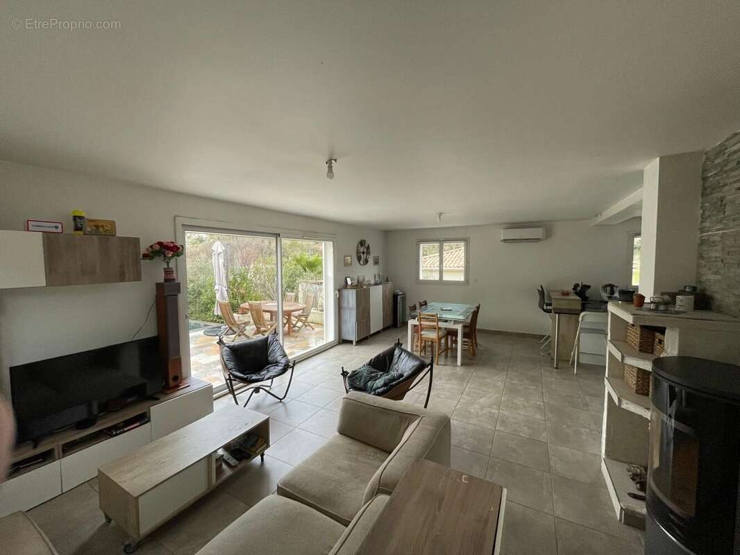 Maison à COMBAILLAUX