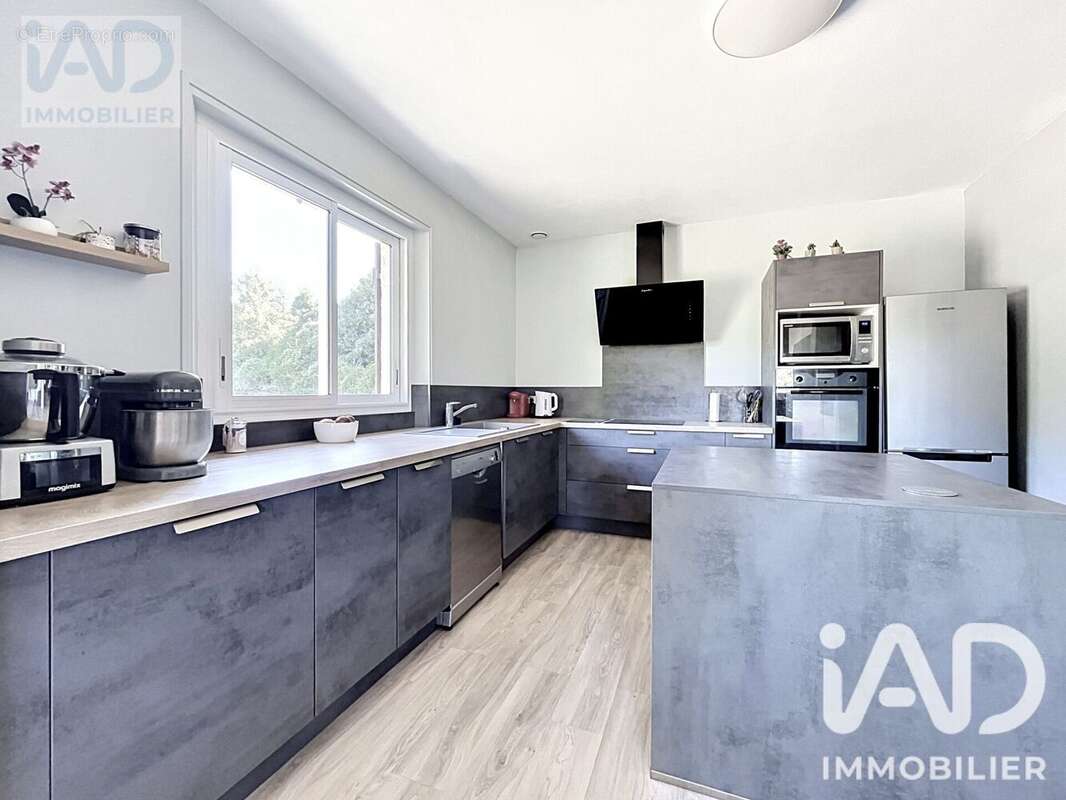Maison 270 m² à Courtisols  - photo 7