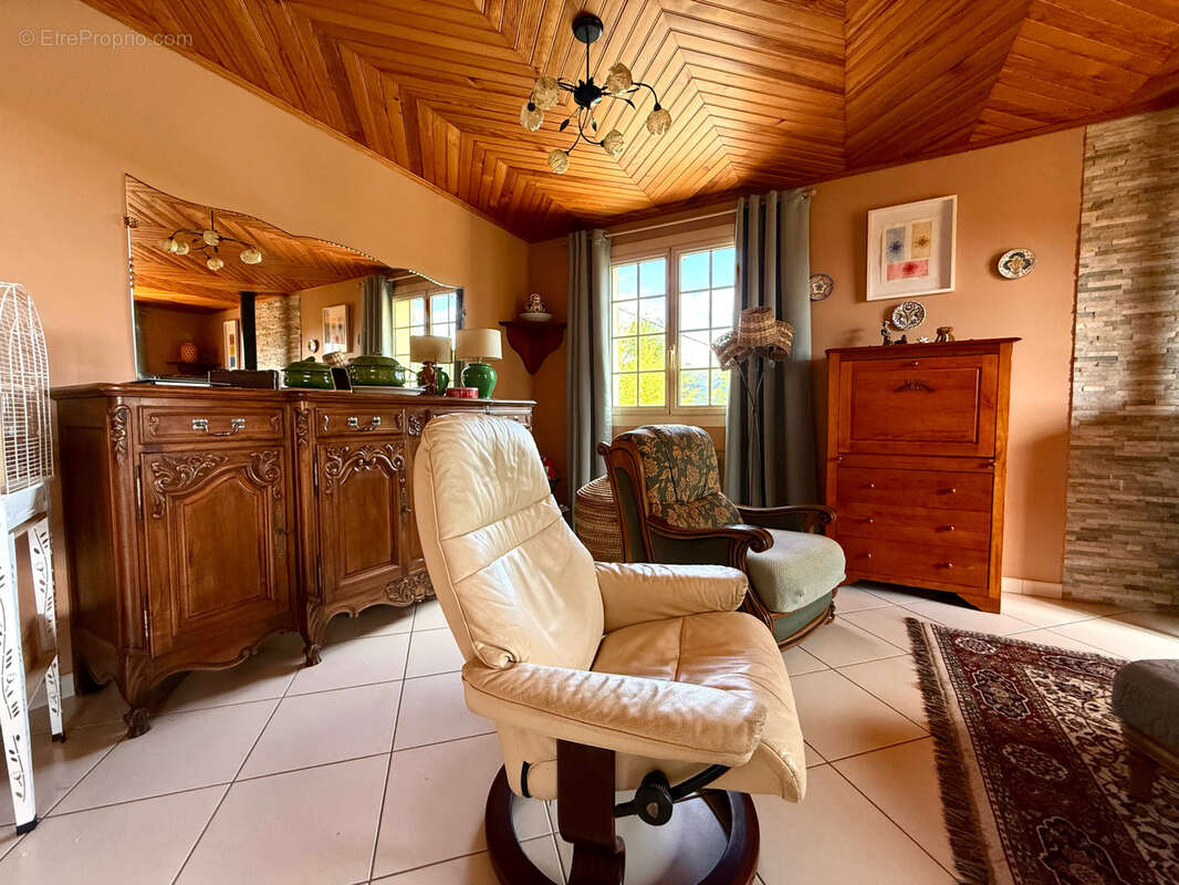 Maison à POUJOLS