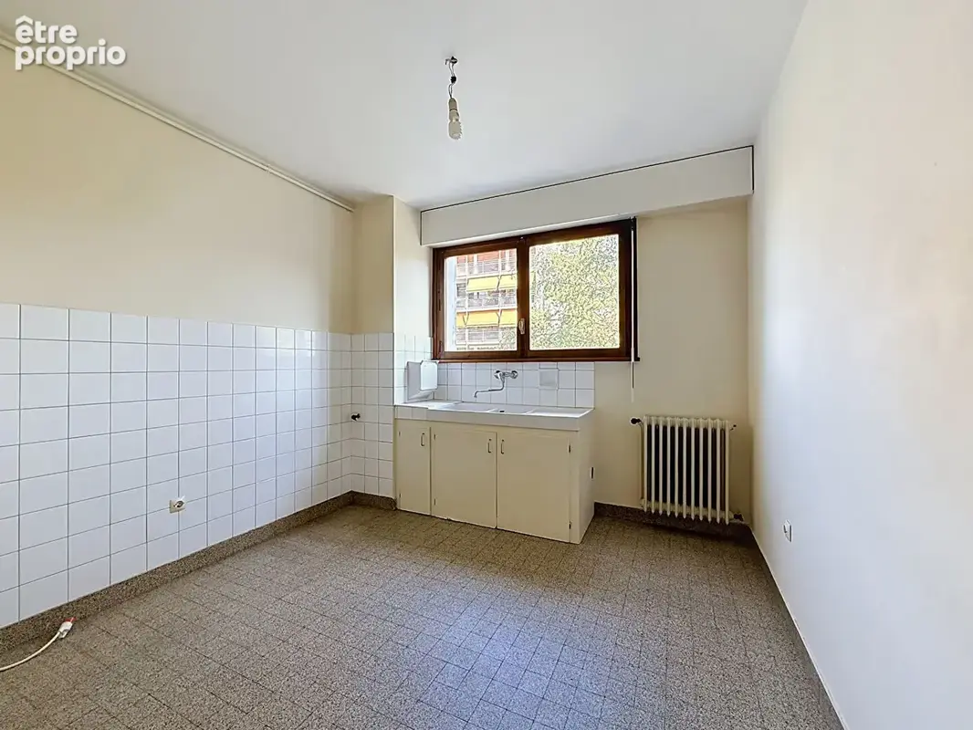 ANNECY Triangle d'Or,T2 de 42 m² à rénover avec balcon et fort potentiel - photo 4