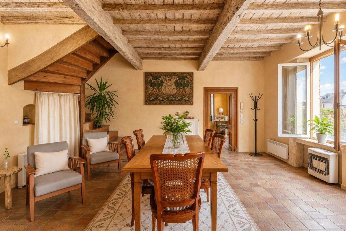 Maison à COURZIEU