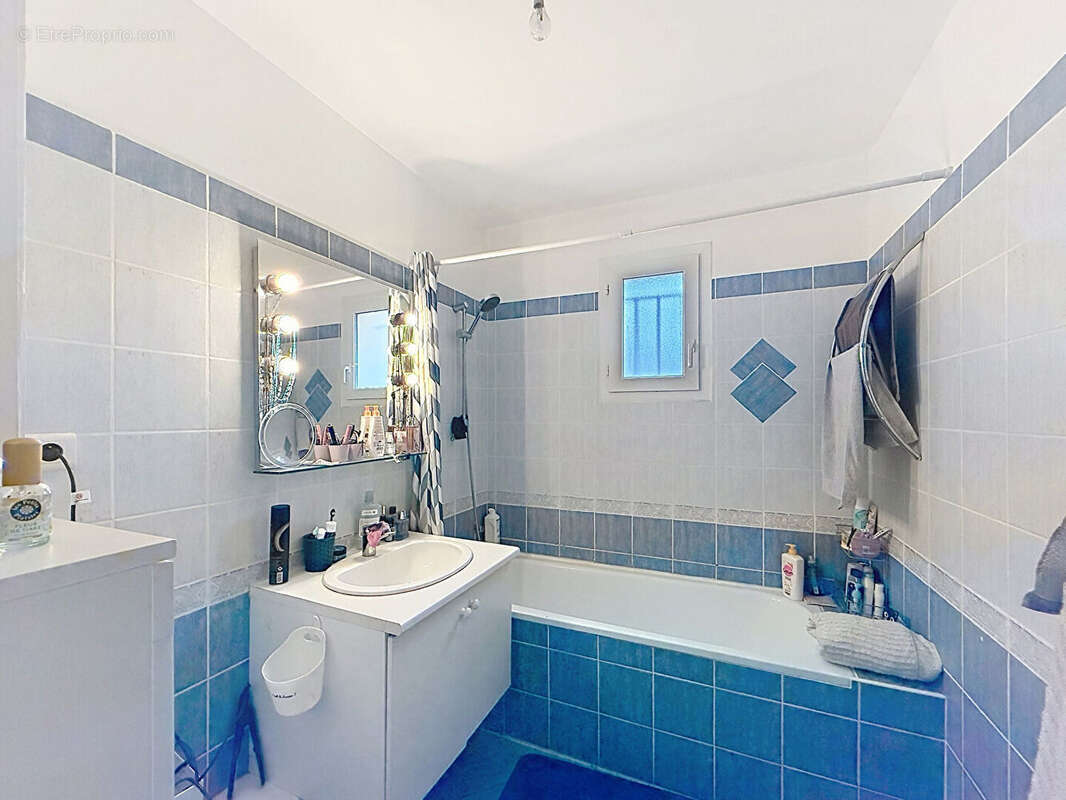 Appartement à VILLENEUVE-LES-AVIGNON