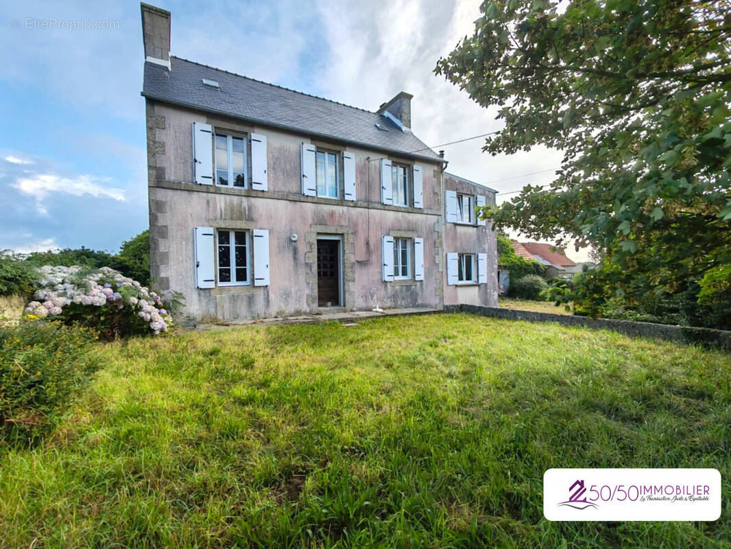 Maison 5 pièces 140 m² · à Sibiril · 140 m² · 163 000 €