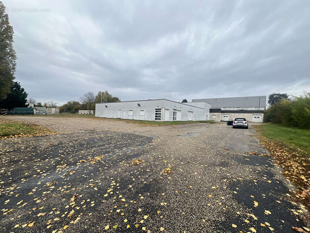 Commerce à PONT-EVEQUE