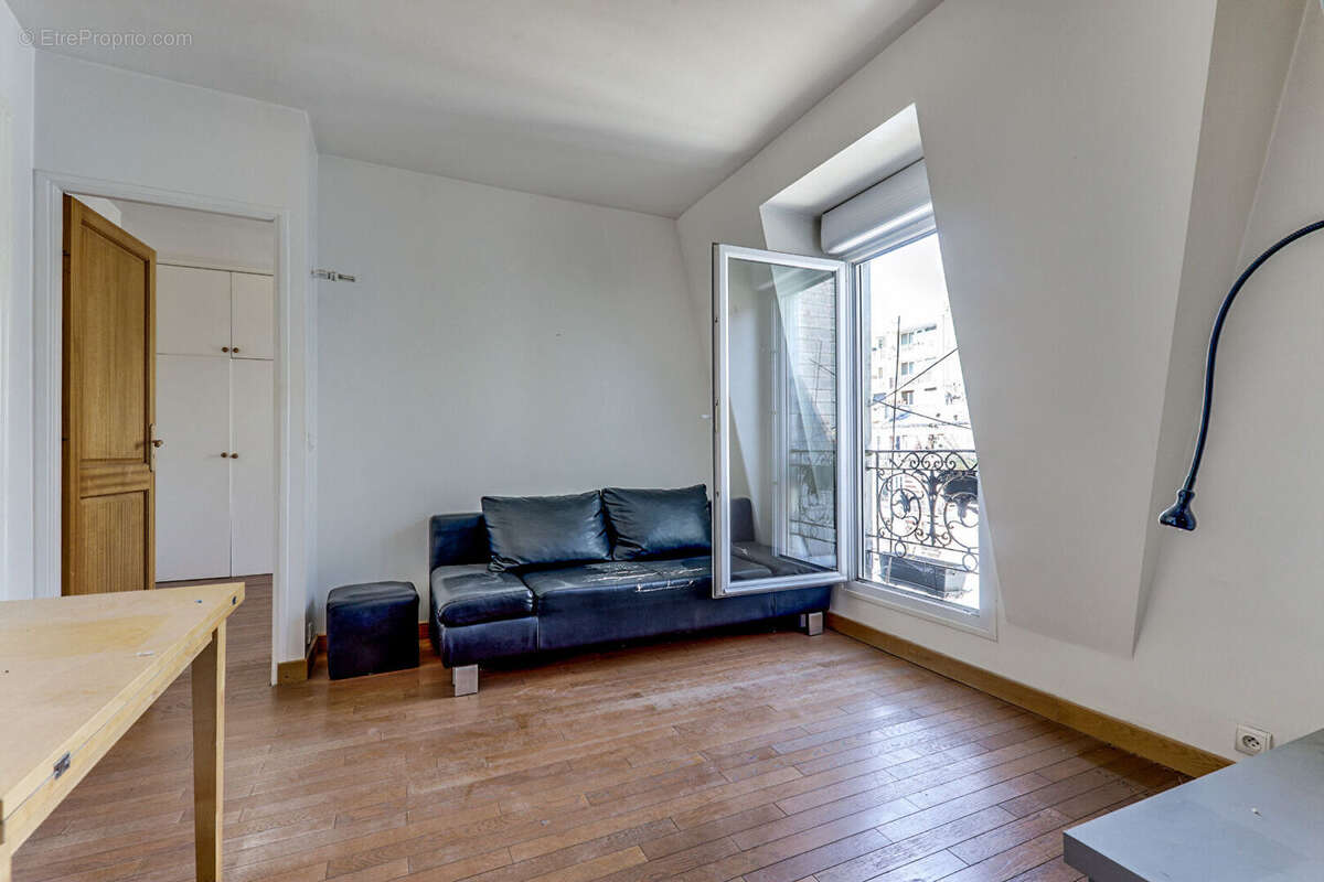 Appartement à PARIS-14E
