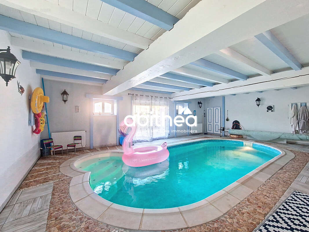 Maison à SAINT-GENIS-DE-SAINTONGE