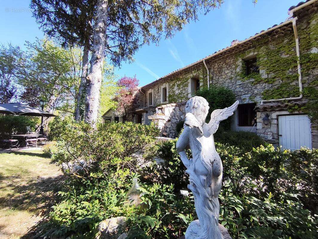 Superbe bastide du XVIIIᵉ siècle – Domaine de charme avec chambres d’hôtes, gîte et restaurant d'été - Aux portes du Verdon - photo 2