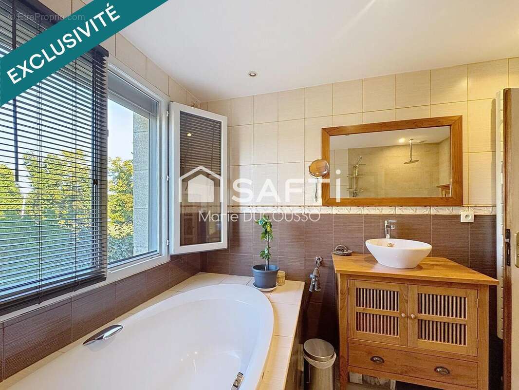 Photo 8 - Maison à MOULIETS-ET-VILLEMARTIN