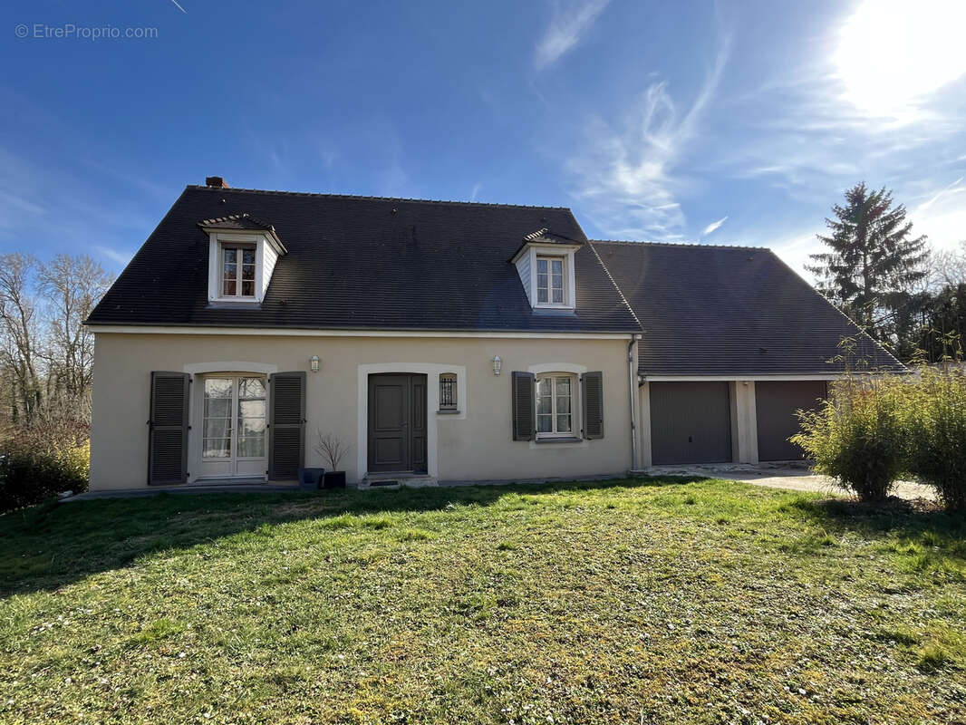 Maison à BRIARRES-SUR-ESSONNE