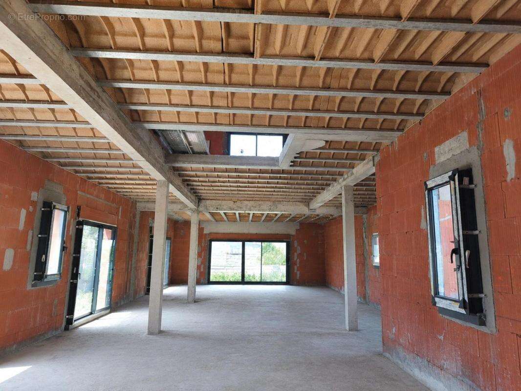 Cugnaux , villa  contemporaine T4 de 170m2 environ avec un étage hors d ' eau , hors d ' air sur une parcelle de  511m2 - photo 2